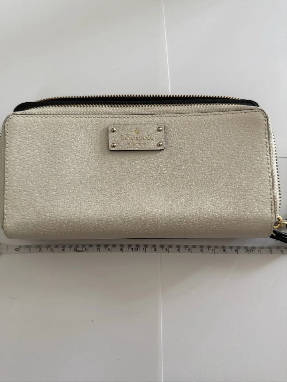 Kate Spade Leather Zip Around Continental Wallet Cream / Black